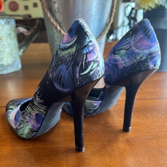 BCBG Peacock heels - Picture 4 of 15